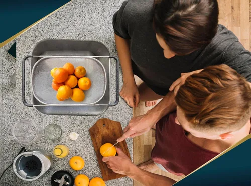 Miniatura 7 de Colador sobre el fregadero para cocina, cesta coladora sobre el fregadero de 6 cuartos de galón con asas ergonómicas extensibles y pies de apoyo