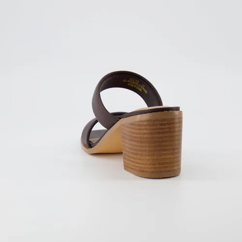 Miniatura 5 de CUSHIONAIRE Sandalia Clever de tacón de bloque de dos bandas para mujer + espuma viscoelástica, anchos disponibles