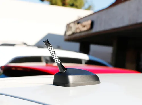 Miniatura 2 de iJDMTOY Antena corta a cuadros de 3 pulgadas con tema de tablero de ajedrez blanco/negro compatible con Mini Cooper (todos los modelos) y más otros