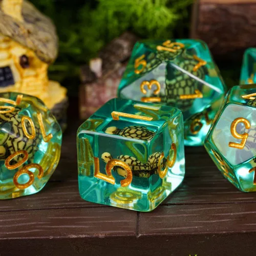 Miniatura 2 de Cusdie Dados DND de 7 troqueles, juego de dados poliédricos rellenos de animales, para juegos de rol, dados D&D (tortuga marrón)