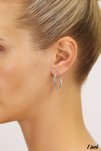 Miniatura 2 de Aretes de aro redondos grabados a mano de oro de 14 quilates con corte de diamante, 1 pulgada de diámetro