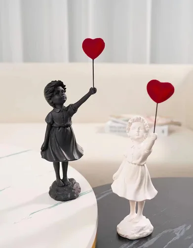 Miniatura 3 de Estatua de niña de globo volador, figura de resina, escultura artesanal, esculturas de arte moderno para decoración del hogar, tema anti-guerra