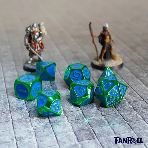 Miniatura 5 de FanRoll - Juego de dados poliédricos de metal de 0.630 in: verde con esmalte azul, dados de juego de rol para Calabozos y Dragones