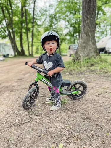 Miniatura 10 de Strider Bicicleta deportiva de 12 pulgadas – Bicicleta de equilibrio sin pedal para niños de 1 a 4 años – Incluye almohadilla de seguridad, asiento
