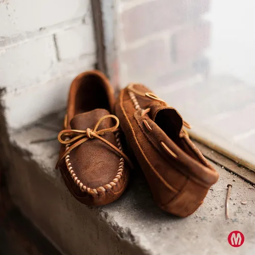 Miniatura 7 de Minnetonka Suela suave de doble parte inferior para hombre, Marrón