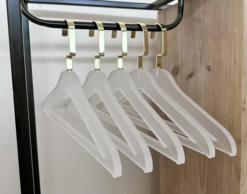 Miniatura 6 de Designstyles - Perchas de acrílico transparente, paquete de 10 organizadores de armario elegantes y resistentes con ganchos de acero cromados, Frost