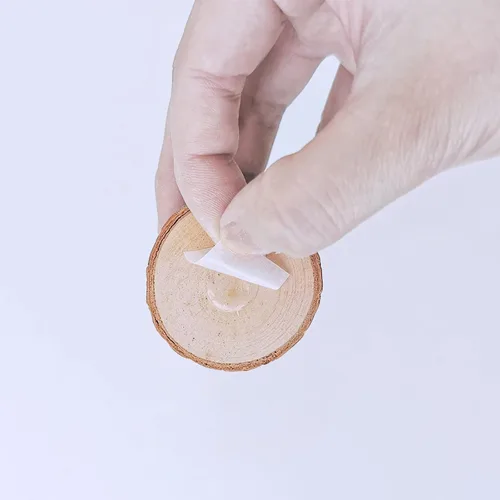 Miniatura 6 de 30 unidades de soportes de madera rústica para tarjetas de lugar con alambre de remolino, soporte de madera con corteza para notas de memo, soporte