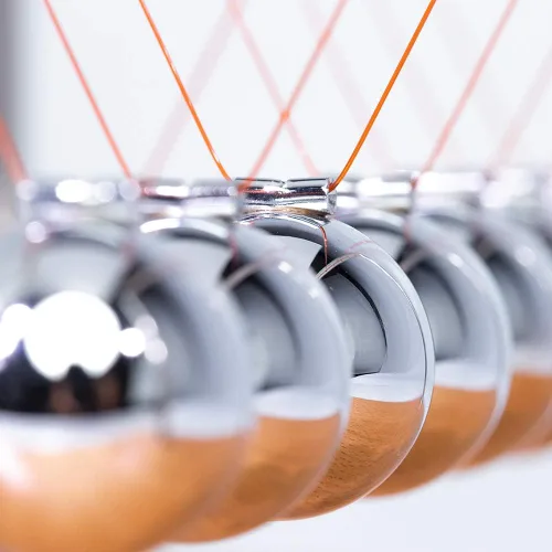 Miniatura 4 de CERROPI Péndulo de Newton, bolas de equilibrio con 7 bolas, péndulo clásico de Newton, juguete científico de física Juguetes y accesorios