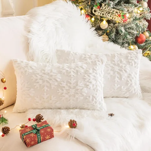 Miniatura 17 de AQOTHES Juego de 2 fundas de almohada de alce navideño de 18 x 18 pulgadas, suave piel sintética color beige crema, almohadas decorativas de Navidad