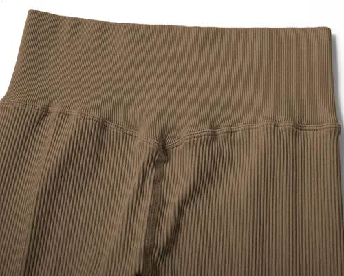 Miniatura 8 de OMKAGI Conjunto de entrenamiento acanalado para mujer, sin costuras, brasier deportivo con tiras y levantamiento de glúteos
