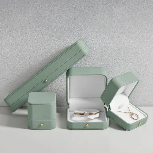 Miniatura 2 de Caja de regalo de joyería interior de terciopelo para collar colgante de cuero verde premium