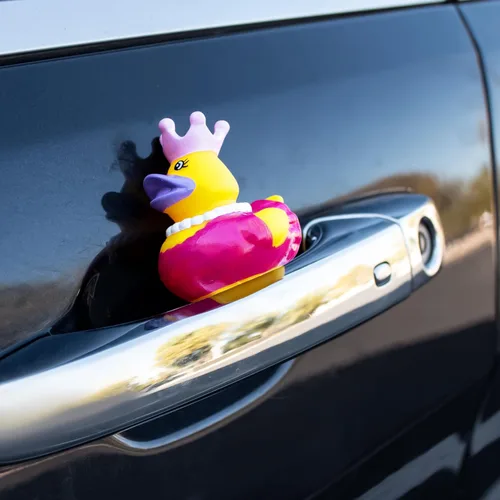 Miniatura 7 de JOYIN 60 patos de goma, patos surtidos aleatorios a granel con bolsa de transporte de malla, mini patitos de goma para juguetes de baño de bebés