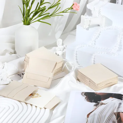 Miniatura 6 de 120 piezas de microfibra bolsa de joyería 3.1x3.1 in bolsa de embalaje regalo de lujo correa fija estilo sobre embalaje con paño de limpieza (beige)