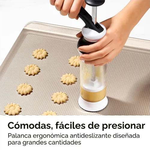 Miniatura 4 de OXO Good Grips Juego de Prensa para Galletas de 14 Piezas, Prensa para Galletas con 12 Discos de Acero Inoxidable y Estuche de Almacenamiento