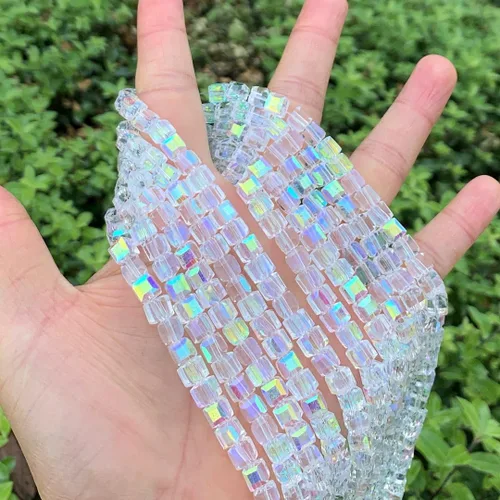 Miniatura 30 de 2 hebras checas de cristal en forma de cubo facetado sueltas cuentas espaciadoras a granel 0.236 in (0.24 pulgadas) Peridot Shimmer (190-196 piezas)