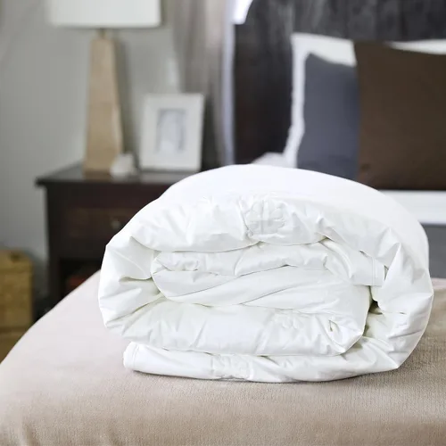 Silk Bedding Direct. Cubrecolchón de lujo relleno de seda con falda elástica de satén de algodón ajustado. California King, 84 x 72 pulgadas.