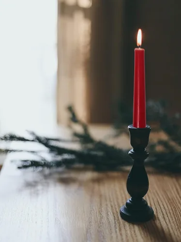 Miniatura 5 de Hyoola Velas cónicas altas – Velas cónicas sin goteo de 10 pulgadas color rojo cereza – 8 horas de tiempo de combustión – 12