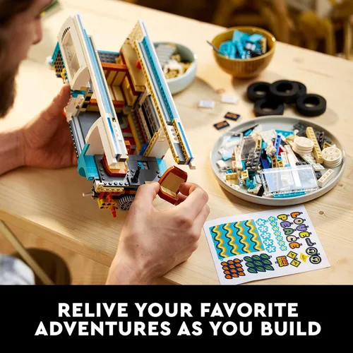 Miniatura 6 de LEGO Volkswagen T2 Camper Van 10279 Kit de construcción; construye una versión de modelo mostrable de la clásica furgoneta camper (2,207 piezas)