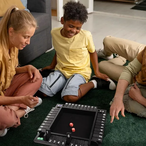Miniatura 6 de GSE Games & Sports Expert Juego de mesa de dados de madera para 1-4 jugadores con 8 dados. Juego de mesa de 4 vías 10 numerados Shut The Box
