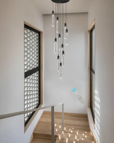 Miniatura 8 de Flashing God Candelabro LED moderno, 10 luces negras regulables, lámpara colgante con control remoto de techo alto para escalera, sala de estar