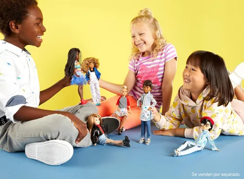 Miniatura 2 de Creatable World Deluxe - Kit de personajes personalizable, pelo liso negro