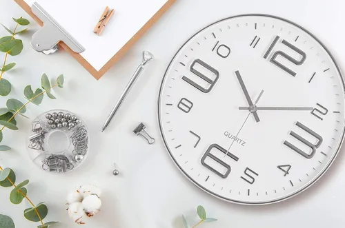 Miniatura 6 de Bernhard Products Reloj de pared plateado de 12 pulgadas, silencioso, sin tictac, de cuarzo, funciona con pilas, redondo, blanco, decorativo, diseño