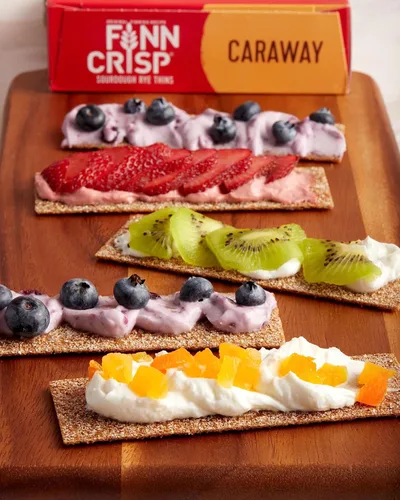 Miniatura 3 de Finn Crisp Pan de centeno crujiente con alcaravea 7 oz Delicadamente delgadas, crujientes y planas rebanadas de centeno con alcaravea Autentico