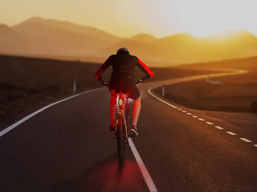 Miniatura 8 de Apace - Luz trasera de bicicleta recargable por USB, superbrillante, 100 lúmenes, luz trasera LED para bicicleta, se engancha fácilmente como una