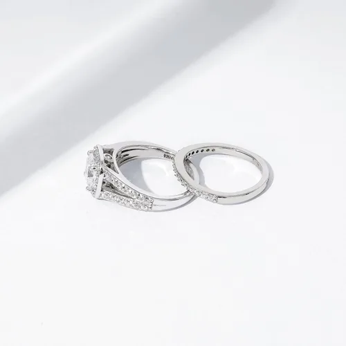 Miniatura 3 de Amazon Essentials Anillo de plata de ley chapado en platino con circonita cúbica Infinite Elements (anteriormente colección Amazon)