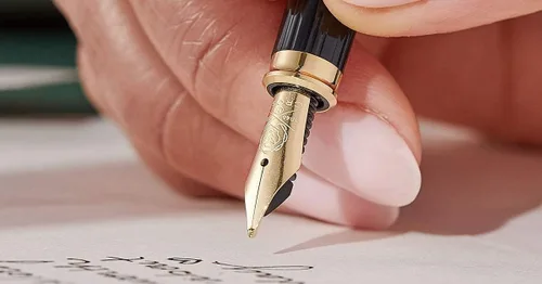 Miniatura 52 de Cross Century II - Bolígrafo de punta Selectip, lacado negro con detalles chapados en oro de 23 quilates