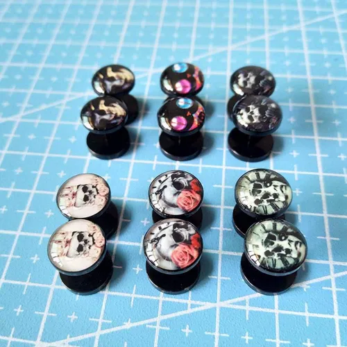 Miniatura 4 de FLYUN 6 pares de aretes de calavera para hombre, aretes de calibre falso, aretes de tapones falsos para hombres y hombres, aretes negros