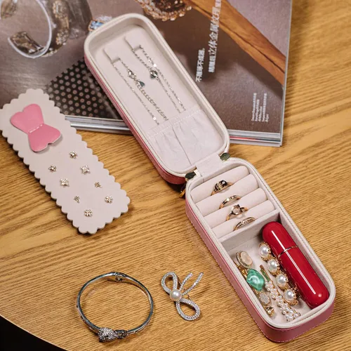 Miniatura 8 de SANQIANWAN Pequeña caja organizadora de viaje de joyería con estuche portátil de cuero sintético para collares, anillos, aretes, regalos para novia