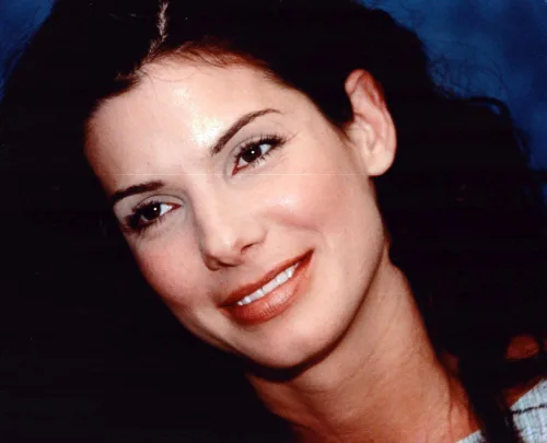 Posterazzi Sandra Bullock Close Up With Curly Hair Photo Print (16 x 20) - Artículo # MVM00020