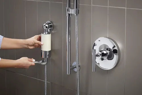 Miniatura 16 de Kohler 30646-CP Sistema de filtración de agua de ducha acuífero, reduce el cloro y el olor, incluye reemplazo de filtro, cromo pulido