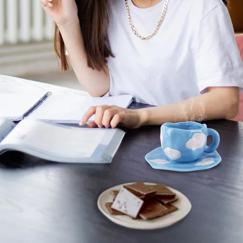 Miniatura 5 de Koythin - Juego de taza de café de cerámica con platillo, linda taza de café con nubes y taza para oficina y hogar, tazas de cielo azul y nubes Azul
