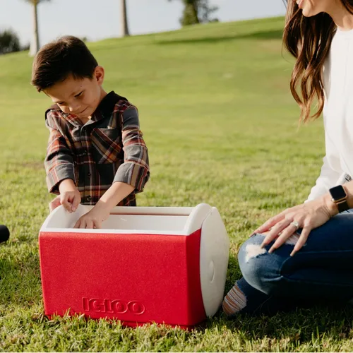 Miniatura 11 de Igloo Classic Playmate Coolers Insulated Hard Shell Cooler Chest Rojo