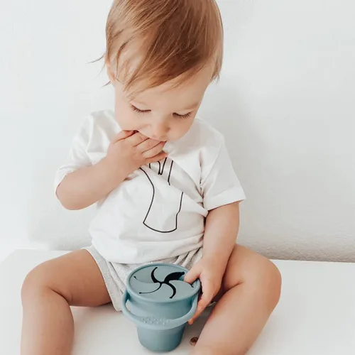 Miniatura 3 de BraveJusticeKidsCo - Snack Attack Cup - Contenedor de bocadillos de silicona plegable, recipiente para snacks para bebés y niños pequeños Citadel