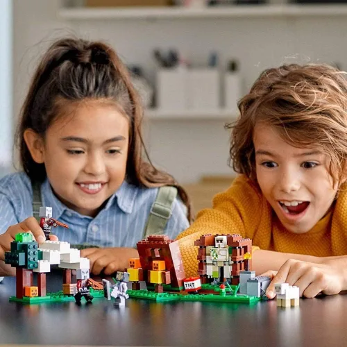 Miniatura 2 de LEGO Minecraft El Puesto de los Pillagers 21159 - Impresionante set de construcción de figuras de acción y casa de juguete para niños, regalo
