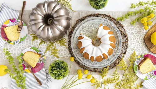 Miniatura 21 de Nordic Ware Bundt Original, 12 tazas, bronce
