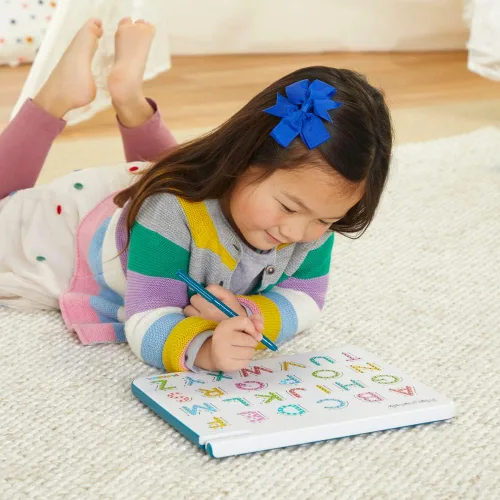 Miniatura 7 de Playskool Magnatab — Letras mayúsculas de la A a la Z — Tablero magnético de trazado de letras para niños pequeños y dibujo sensorial