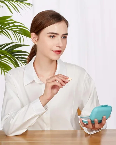 Miniatura 8 de Holii Pastillero de viaje, 8 compartimentos, pastillero portátil, pastillero diario para guardar vitaminas, pequeño contenedor de píldoras para Azul