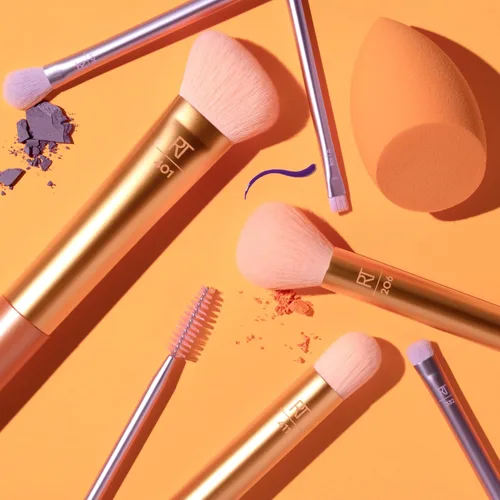 Miniatura 12 de Real Techniques - Juego de 8 piezas de brochas y esponjas Level Up, brochas de maquillaje para sombra de ojos, base, colorete y bronceador, esponja