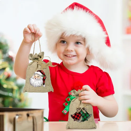 Miniatura 7 de BORAMDO Bolsas de Envolver Regalos de Arpillera de Navidad con Cordones 24 Piezas, Bolsas de Dulces de Lino a Cuadros Buffalo de Navidad