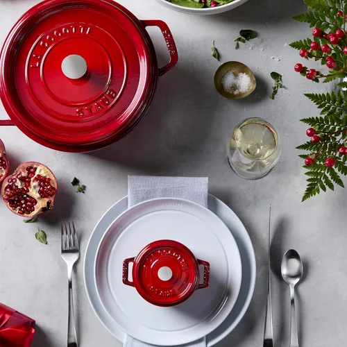 Miniatura 8 de STAUB - Olla holandesa de hierro fundido de 4 cuartos, fabricada en Francia, para 3-4 personas, color cereza