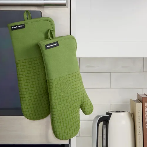 Miniatura 5 de KITCHENAID Gourmet Series Gridlines - Juego de 2 guantes de horno resistentes al calor hasta 600 °F, agarre de silicona suave, puño magnético, verde