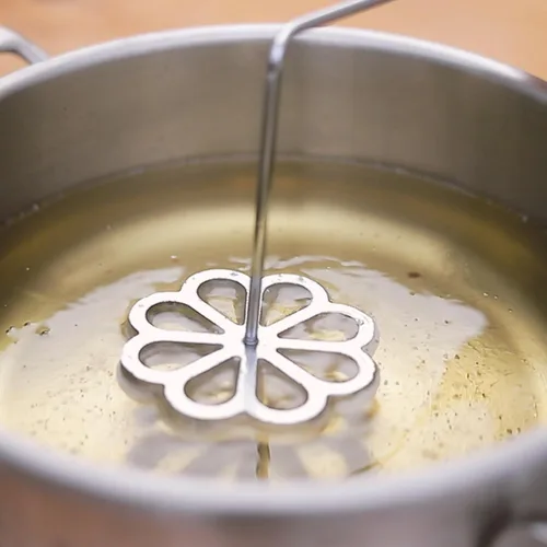 Miniatura 5 de Yardwe Moldes de roseta sueca de hierro para gofres, impresión creativa de tartas, galletas, pastelería, utensilios de cocina (patrón de flores)
