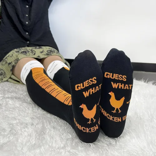 Miniatura 4 de WHOTAY Calcetines de pierna de pollo divertidos locos para mujeres y hombres, calcetines novedosos de pies de pollo, calcetines hasta la rodilla