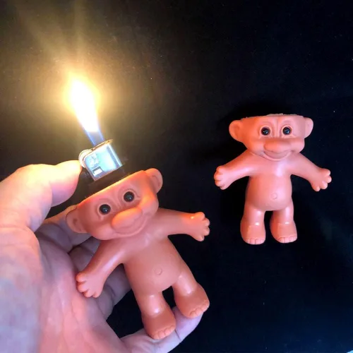 Miniatura 3 de Paquete de 2 lindas muñecas Troll Lighter Case Silicone Funny Mini Dolls Lighter Sleeve con suéter y sombrero para encendedores regulares de 3.2