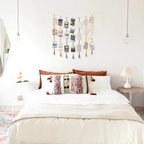 Miniatura 2 de Mkono Exhibidor Colgante de Fotos de Macramé Decoración de Pared con Luces de Cadena, Guirnalda de Cuentas de Madera Boho Portamarcos de Tarjetas