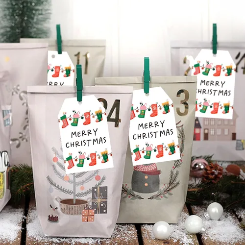 Miniatura 4 de joycraft 50 etiquetas de Feliz Navidad con cuerda - 3.3 x 2.1 pulgadas etiquetas blancas de papel con calcetín navideño, etiquetas colgantes